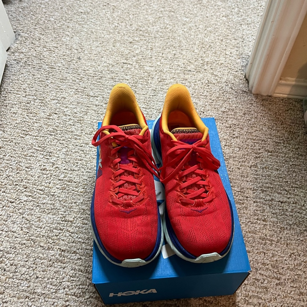 Like new Hoka 7 1/2